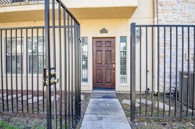 Photo - 222 Knox St