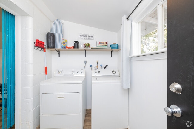 2BR, 1BR - 500SF - Laundry