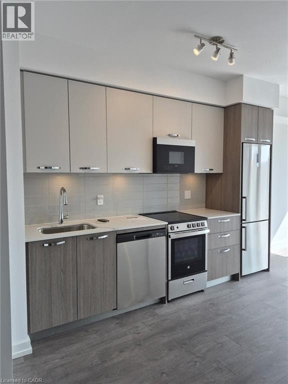 Photo - 75 James St S Unit 818