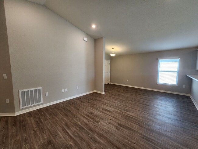 Photo - LIKE NEW!!! 4-Bedroom, 2-Bathroom in Villamar Winter Haven