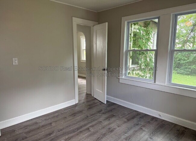 Photo - 2723 Lathrop Ave