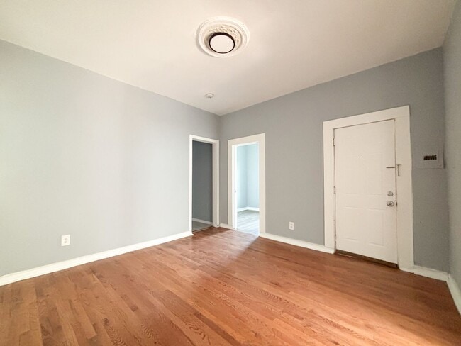 Building Photo - 478 S 15th St Unit Apt. 1