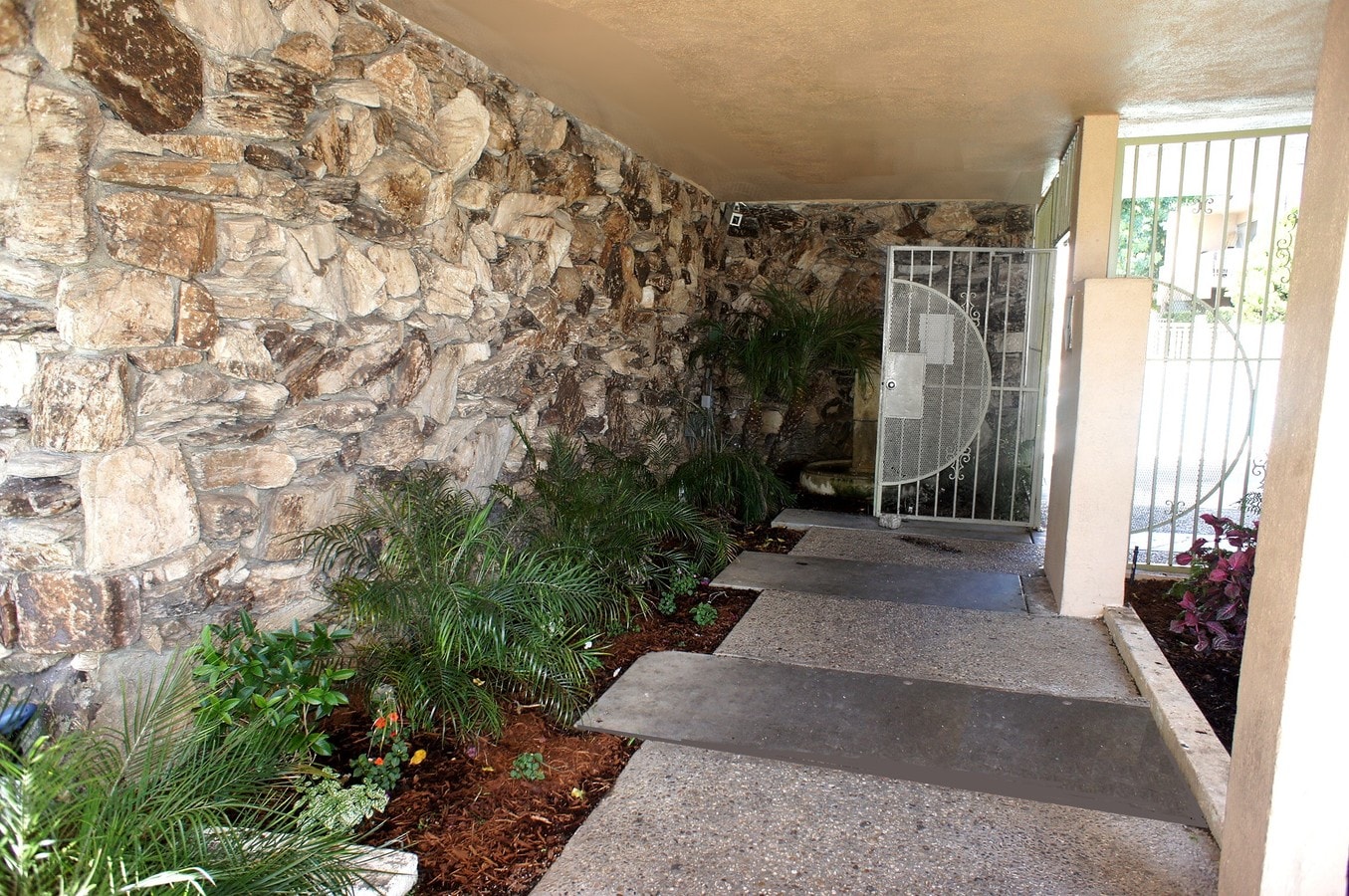 Photo - 20951 Roscoe Blvd