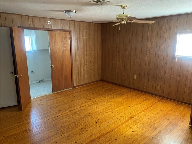 Photo - 4008 Elmwood St