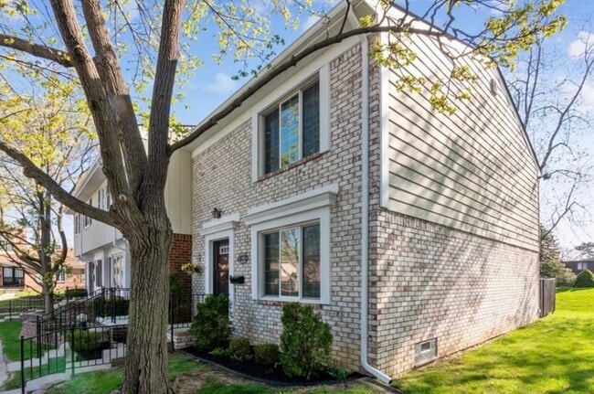 1872 Newporte Ct