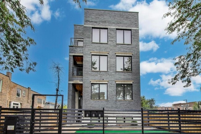 Building Photo - 6363 S Ellis Ave Unit 2
