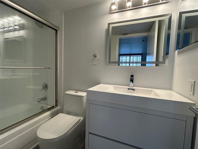Photo - 540 Brickell Key Dr Unit 1002