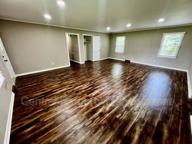 Photo - 103 Newman Dr