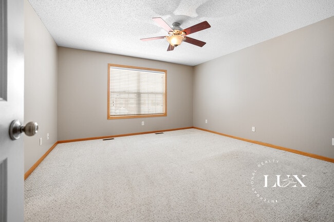 Photo - 7601 11th St N