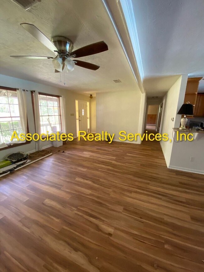 Huge home on acreage with Greenhouse - Image 