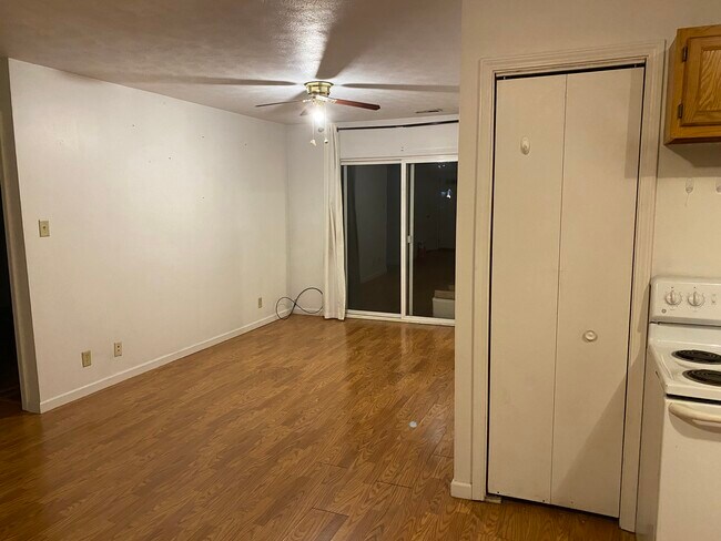 Photo - 1037 8th St NW Unidad 1037