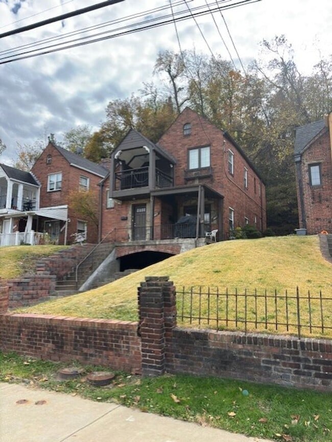 3809 Beechwood Blvd