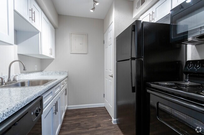 1 BR,1 BA - 736 SF