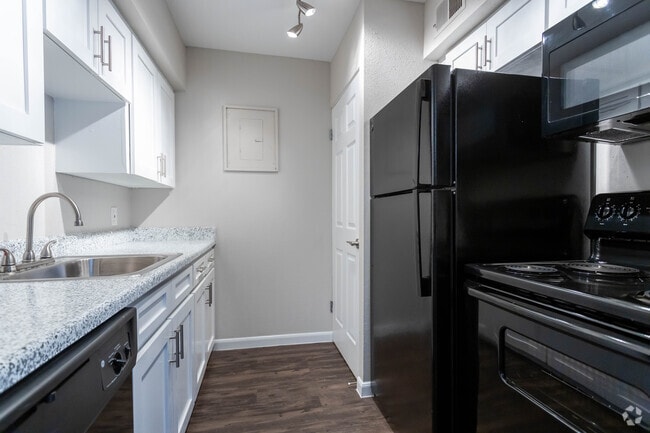 1 BR,1 BA - 736 SF - The Park at Leyton