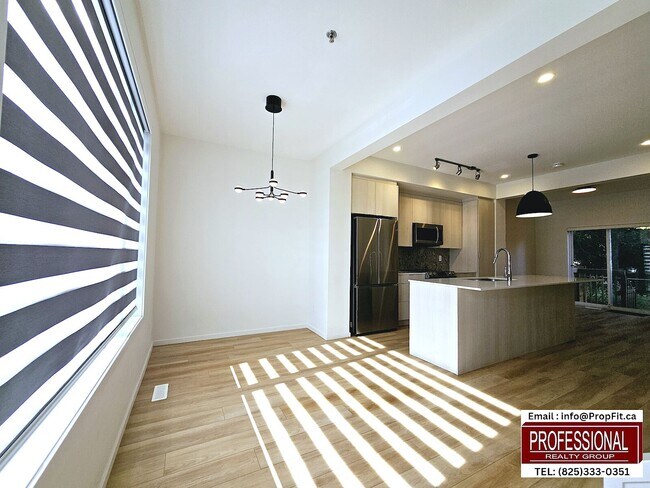 Photo - 15708-15797 97 Ave NW