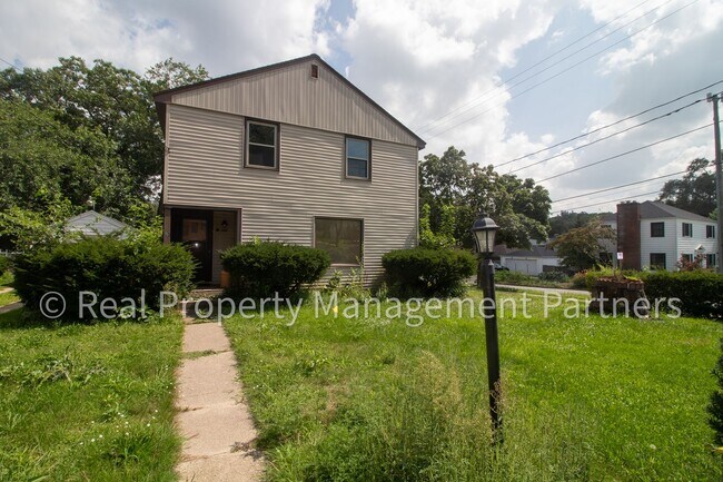 Photo - 1350 Giddings Ave SE