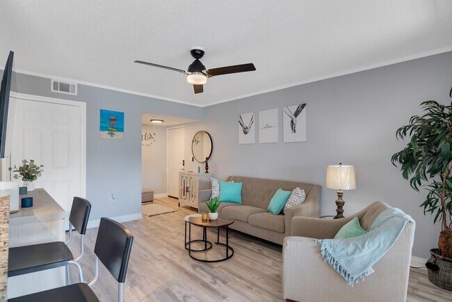 Photo - 1670 N 42ND Cir Unidad 102