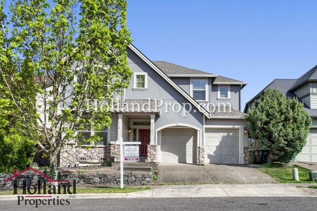Building Photo - Spacious 4-Bedroom Portland Home with Fenced Yard, Fireplace & Modern Finishes!