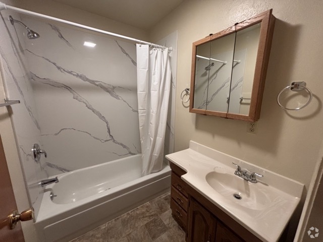 Building Photo - 2847 Moulton Dr Rental