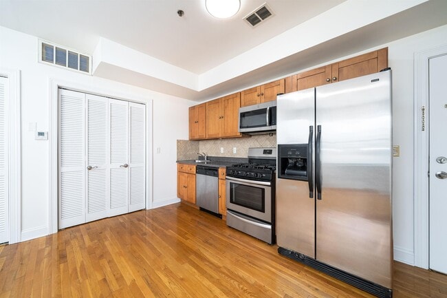 Photo - 528 47th St Condo Unit 4D
