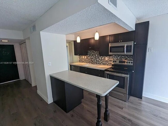 Photo - 9331 SW 4th St Unidad 221A Rental