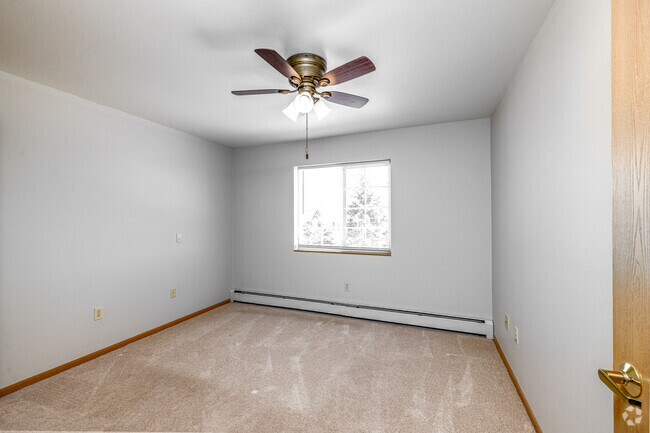 2BR, 1BA - 862SF - Bedroom