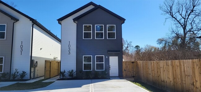 Building Photo - 1033 North Ln Unit B