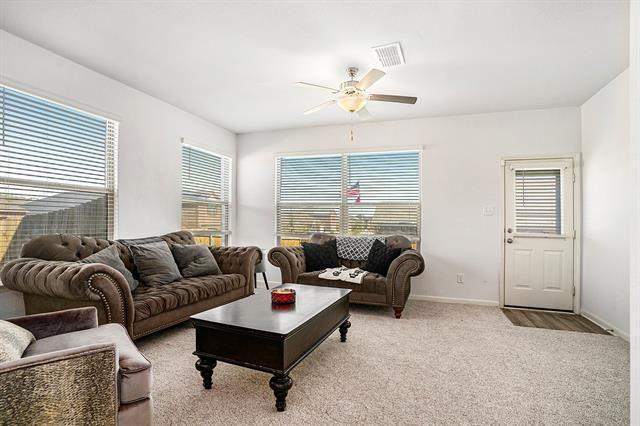 Photo - 921 Primrose Dr