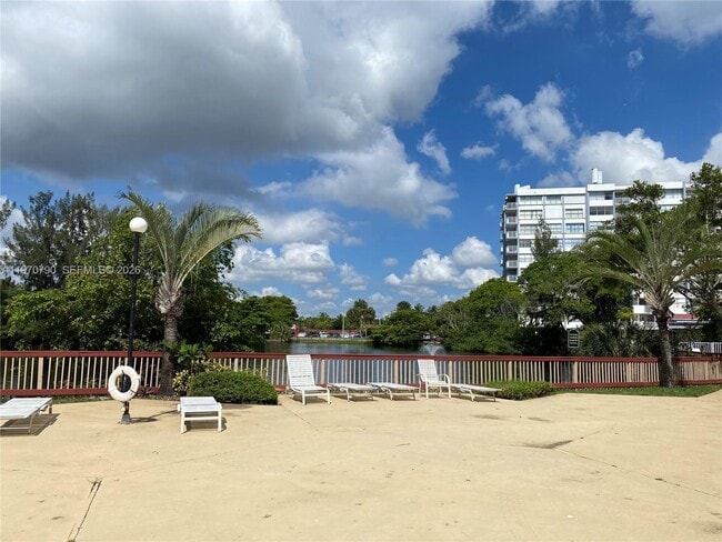 Photo - 1300 NE Miami Gardens Dr Unidad 701E