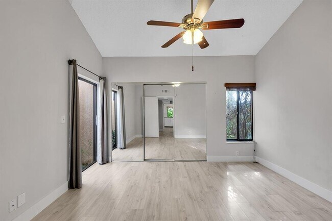 1169 NW 13th St Unit 1