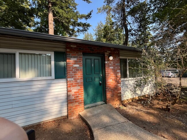 Building Photo - LOVELY DUPLEX HOME IN BEAUTIFUL SANDY, OR!! Unit #01