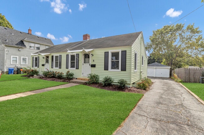 Photo - 345 Illinois St