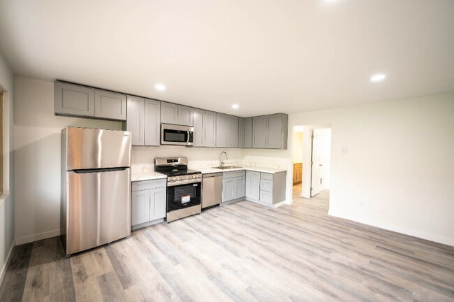 Photo - 1451 E Republican St Unit 4