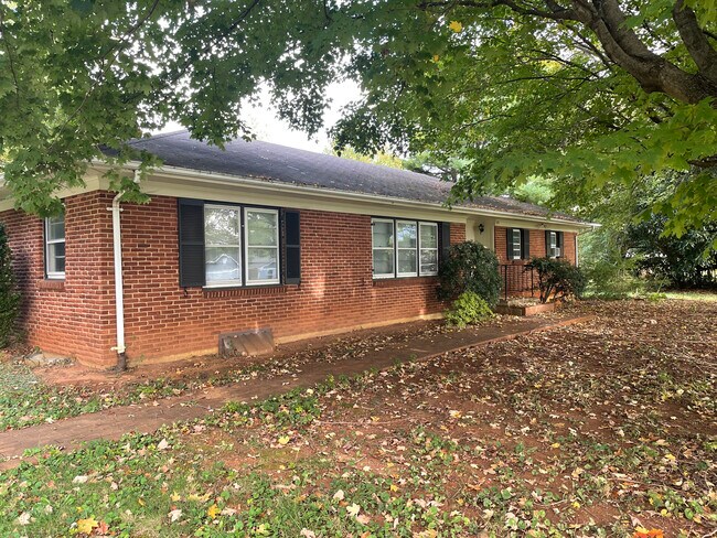 Photo - 1240 Burnbridge Rd