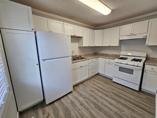 Photo - 2118 E 5th St