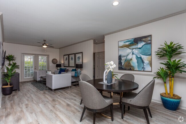 2BR, 2BA - 1,185 sf