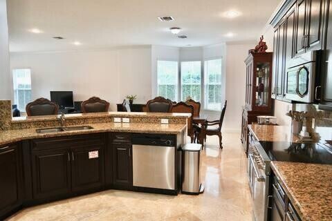 Photo - 700 SW 8th Way