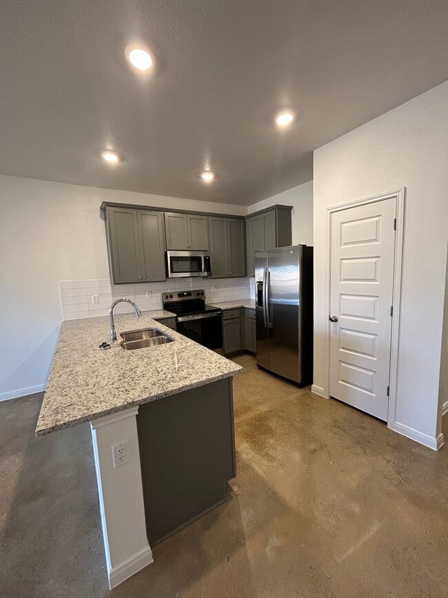 Photo - 909 Switchgrass Dr Unidad A-STILL OCCUPIED BY RESIDENT