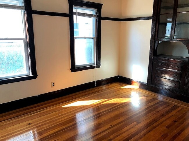 Photo - 28 Litchfield St