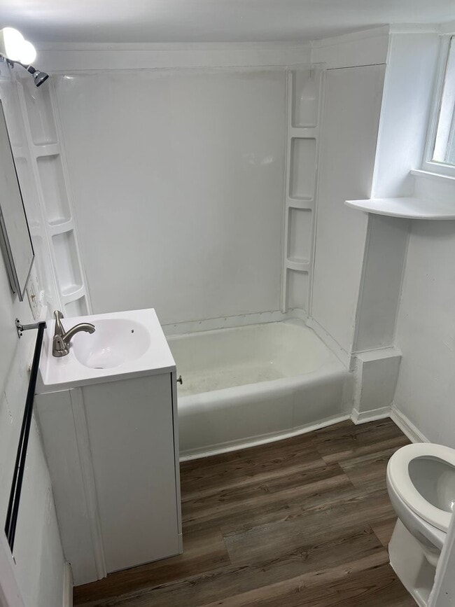Photo - 2 bed 1 bath on quite street