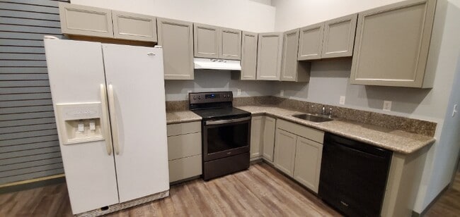 Photo - 1318 W 18th St N