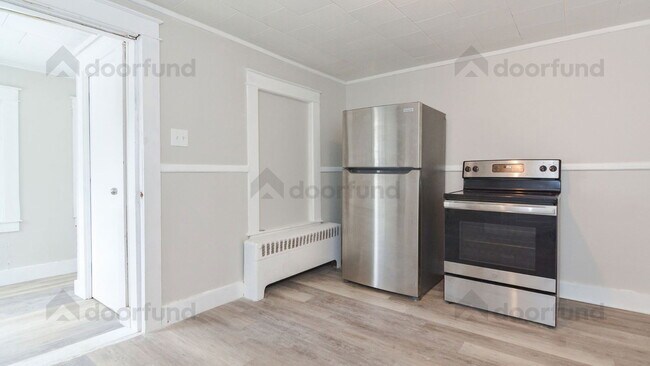 Building Photo - 11 Pleasant St Unit 2