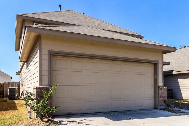 Photo - 10323 Leafy Autumn Path