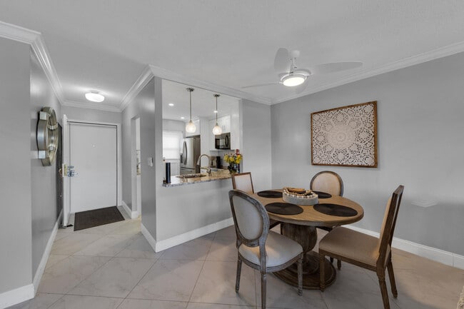 Photo - 390 N Federal Hwy Unidad 204