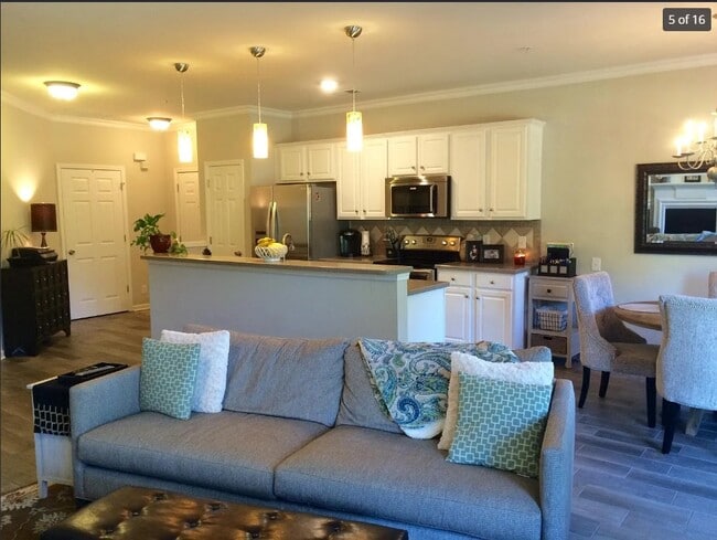 Building Photo - 14608 Via Sorrento Dr Unit 6108