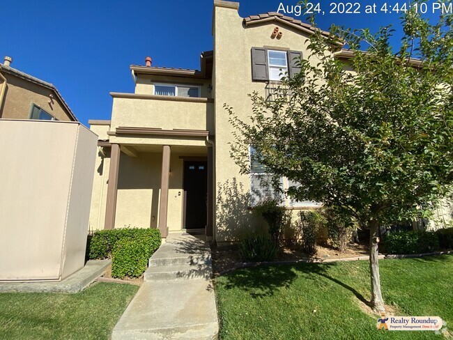 Building Photo - Beautiful Home Centrally Located in Elk Grove