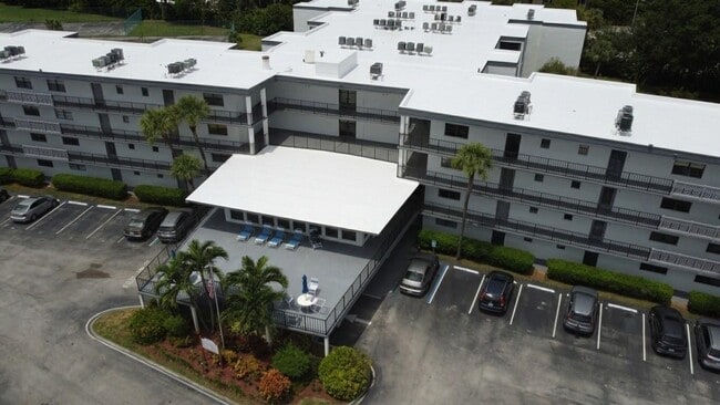 Building Photo - 9233 SW 8th St Unit 218