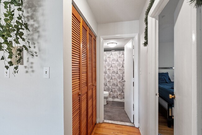 Photo - 239 Kelton St Unit 42