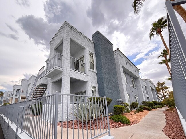 Building Photo - 2201 Ramsgate Dr
