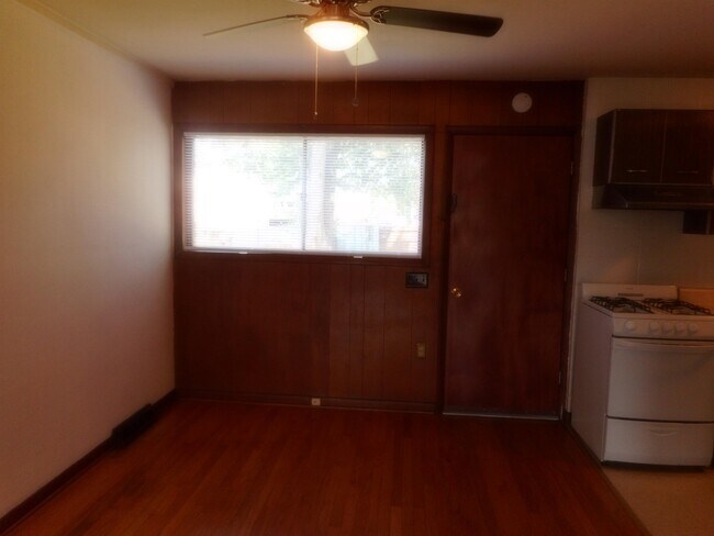Photo - 721 Lewis St